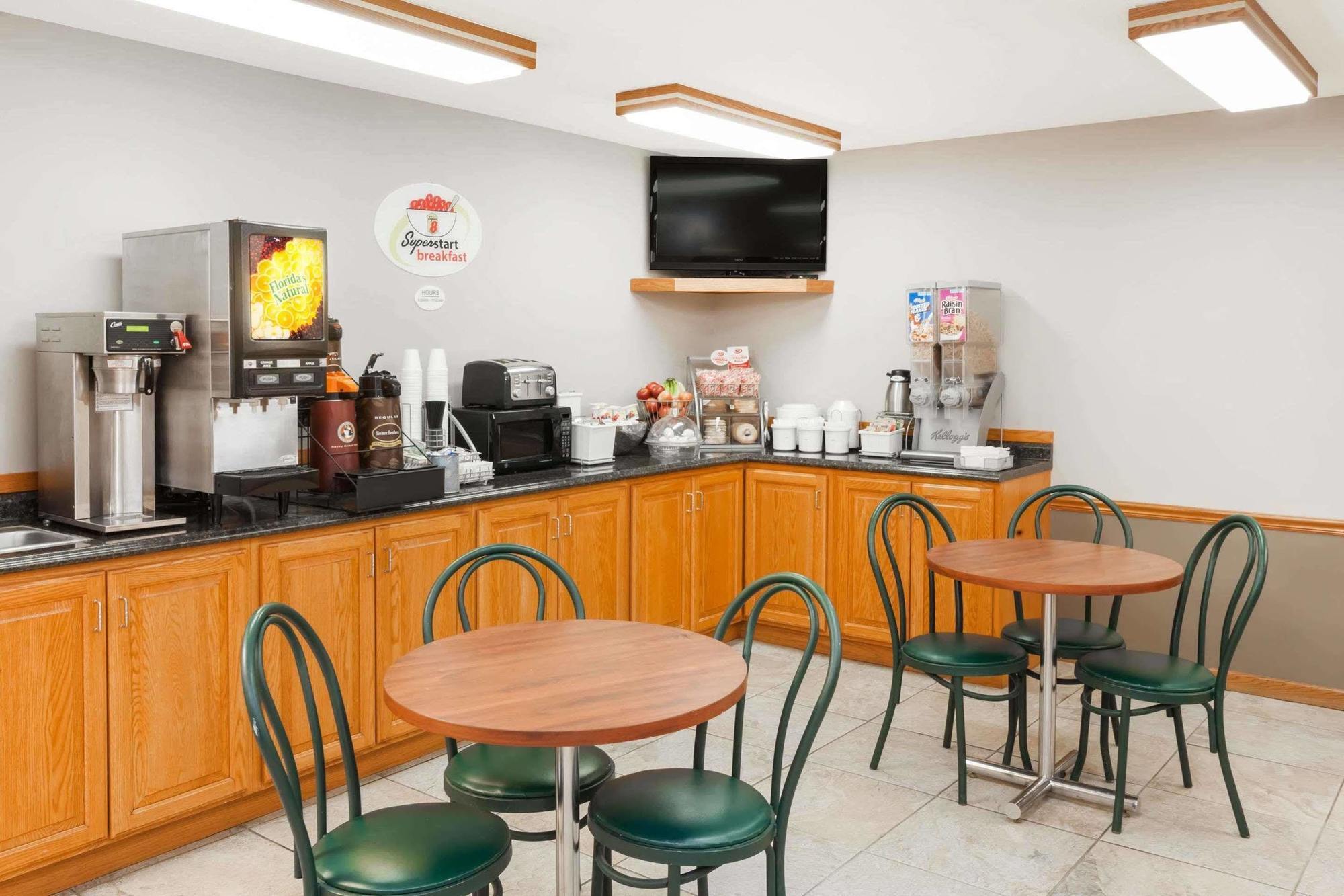 Super 8 By Wyndham Watseka Hotel Exterior photo