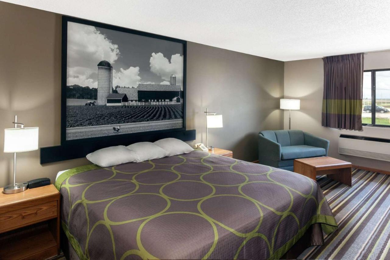 Super 8 By Wyndham Watseka Hotel Exterior photo