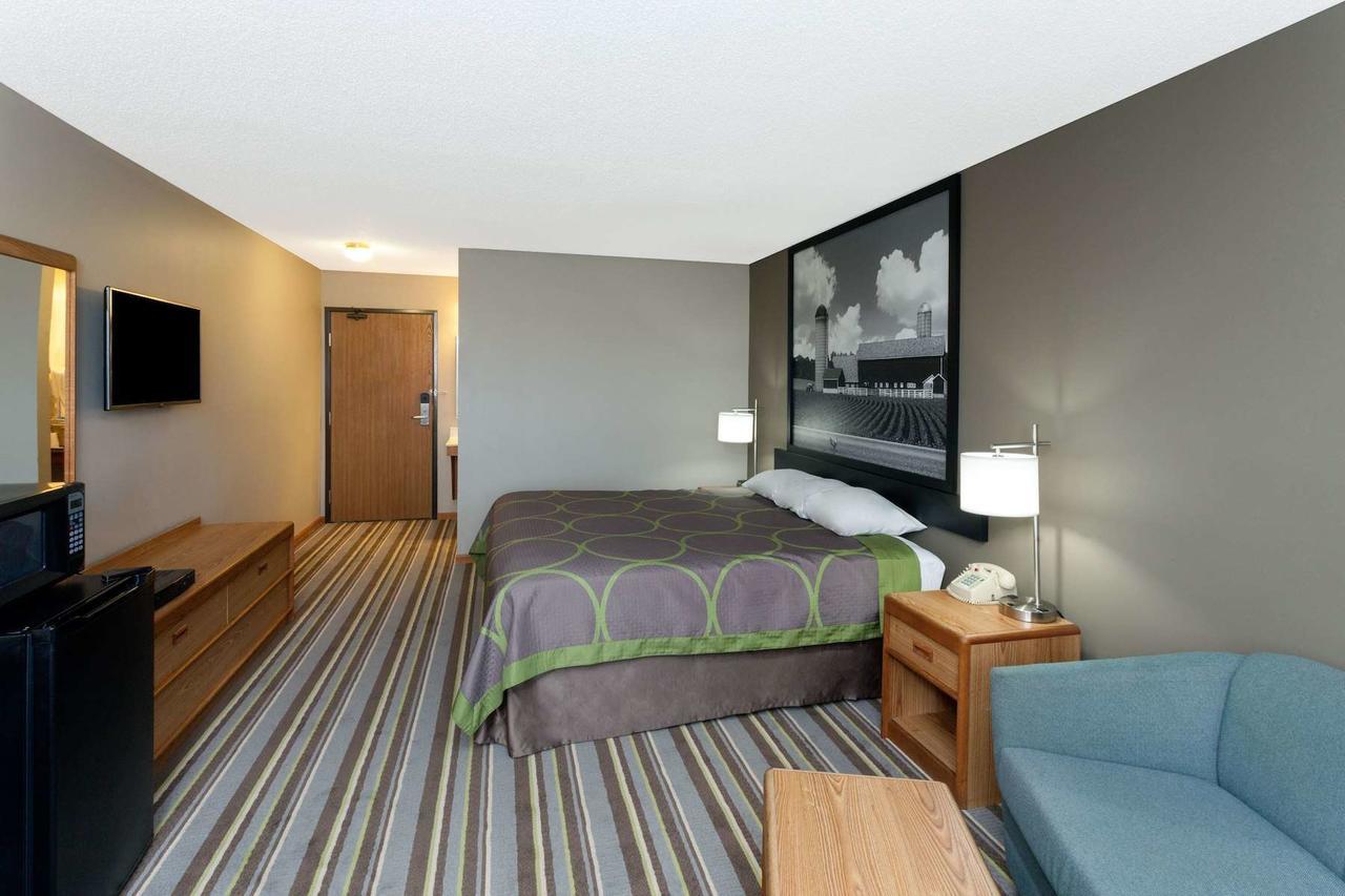 Super 8 By Wyndham Watseka Hotel Exterior photo